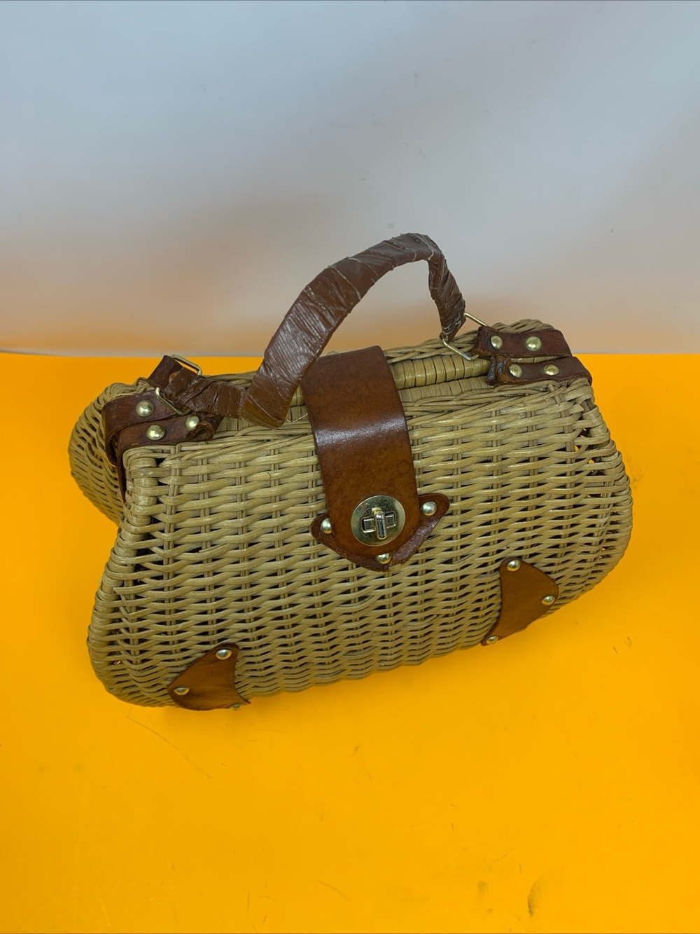Vintage 1960s(?) Rockabilly woven purse bag with defects broke handle Still cute - Picture 2 of 16